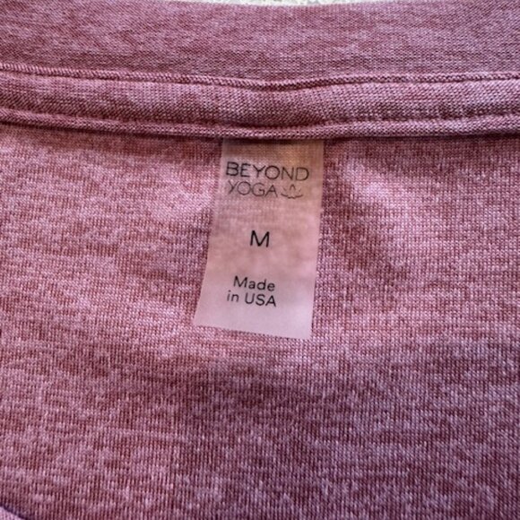 Beyond Yoga Featherweight “On the Down Low” T-Shirt in Orchid Blossom, Medium - Picture 6 of 7